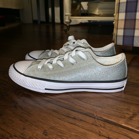 Size 3 converse in kids! - Picture 2 of 3